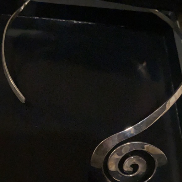 Neck - Picture 2 of 3